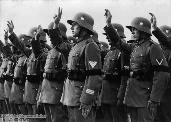 Vereidigung der Reichswehr auf Adolf Hitler am Todestag Hindenburgs (2. August 1934)